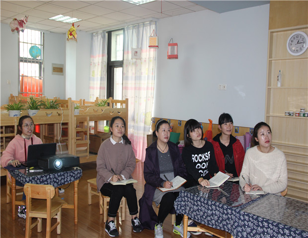 2017.11.15 龙幼教师成长之十五：在学习中成长，在静思中提升1.jpg