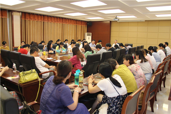 洛阳小学召开新学期学校行政扩大会议 (2).jpg