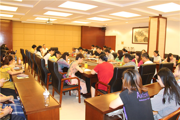 洛阳小学召开新学期学校行政扩大会议 (3).jpg