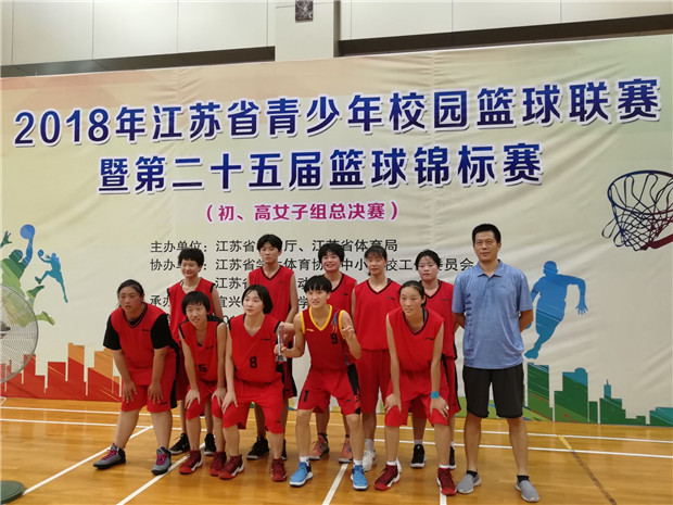 女篮省比赛合影.jpg