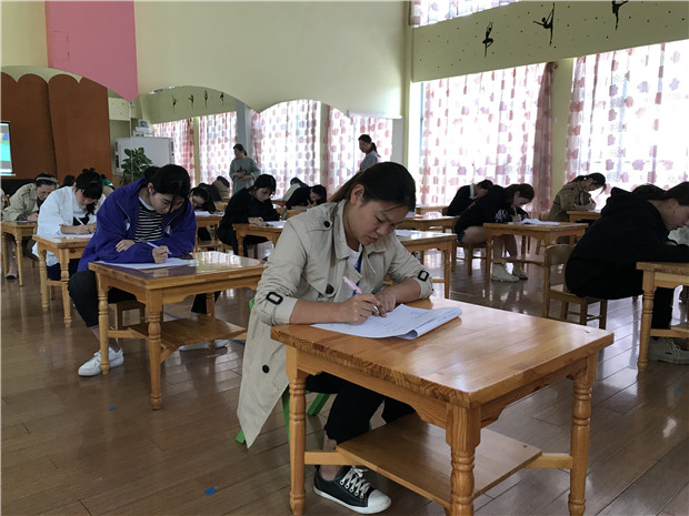 2018.10.11 龙幼教师成长之八：《指南》引领，共促成长3.jpg