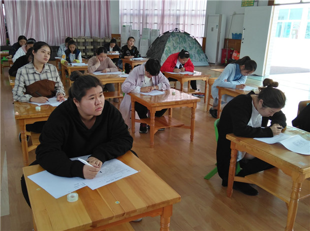 2018.10.11 龙幼教师成长之八：《指南》引领，共促成长2.jpg