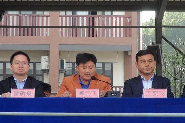 第一个发言人.jpg 第一个发言人.jpg