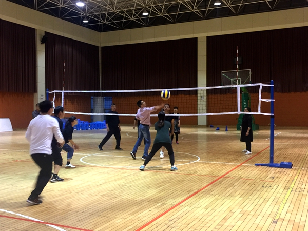 马中与坂中工会联合举行气排球友谊赛 2.jpg