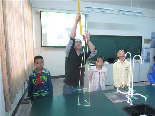 罗溪小学科技节吸管搭高.JPG