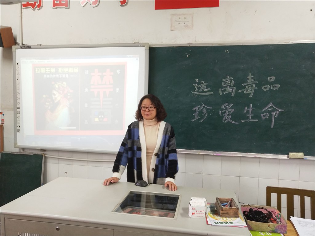 珍爱生命 远离毒品2——六3六3禁毒主题班会照片.jpg 珍爱生命 远离毒品2——六3六3禁毒主题班会照片.jpg