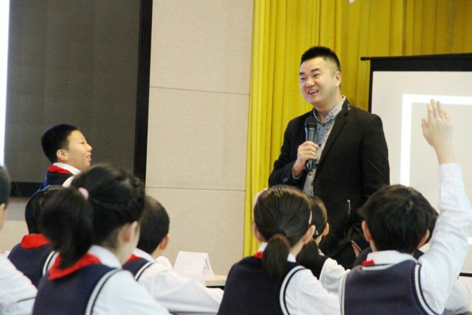 钱宏毅老师上课照片.jpg