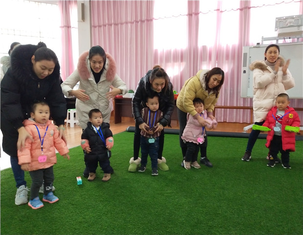 2018.12.15 龙贝贝早教园之五：童真乐趣，洋溢欢乐3.jpg