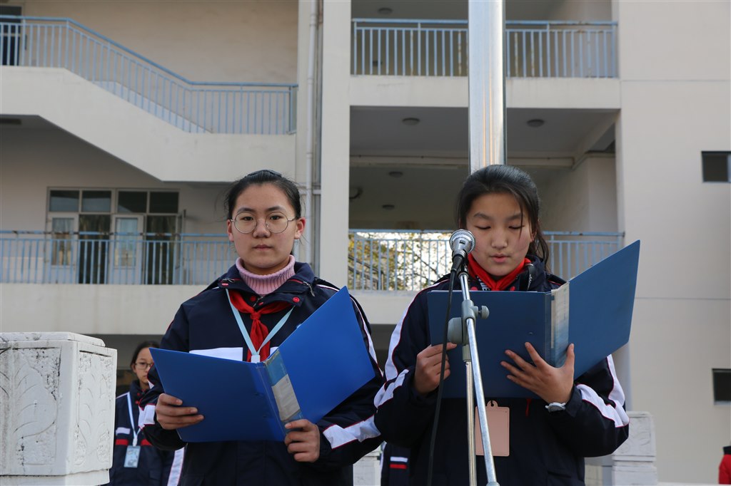 国旗下讲话.JPG