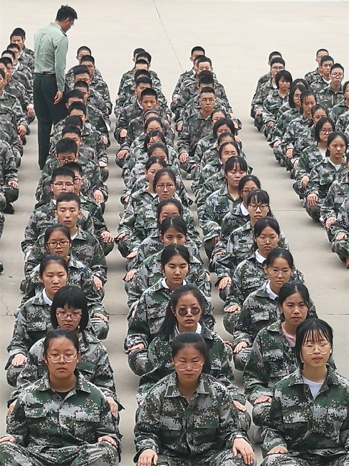相伴二中，秋拓桂实
