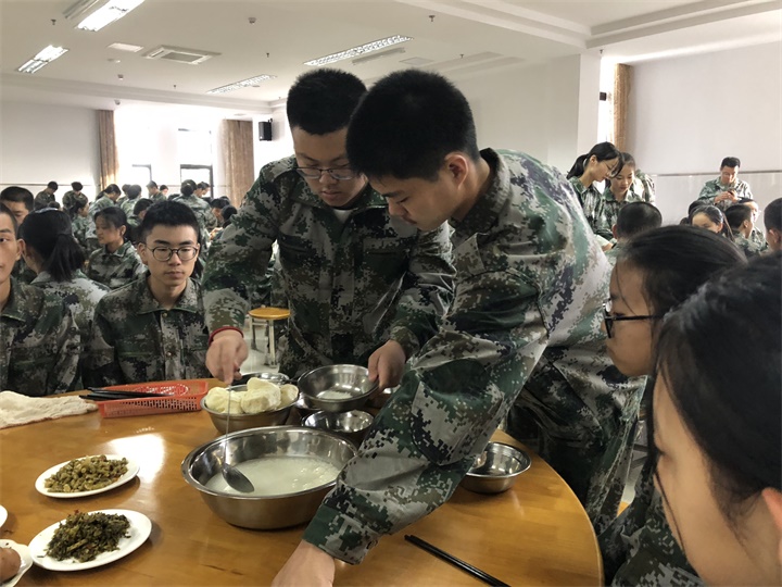 敬业的小值日们