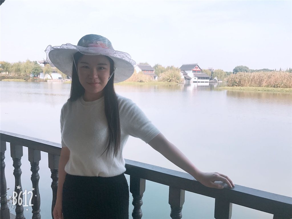 杨蕾.png