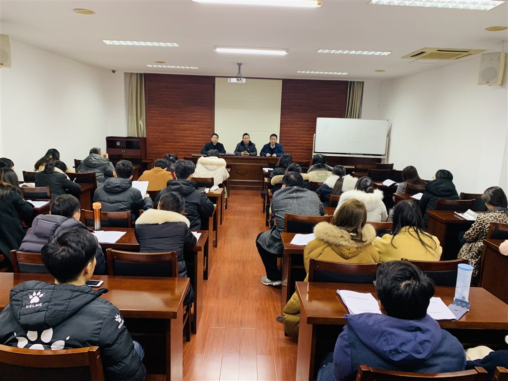 实验班教师工作会议.jpg