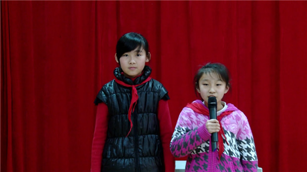 第四周升旗仪式[00_06_22][20150331-073436-0].JPG