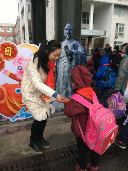 校长发红包送礼物 (7).jpg