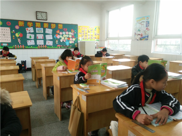 学生阅读1.jpg