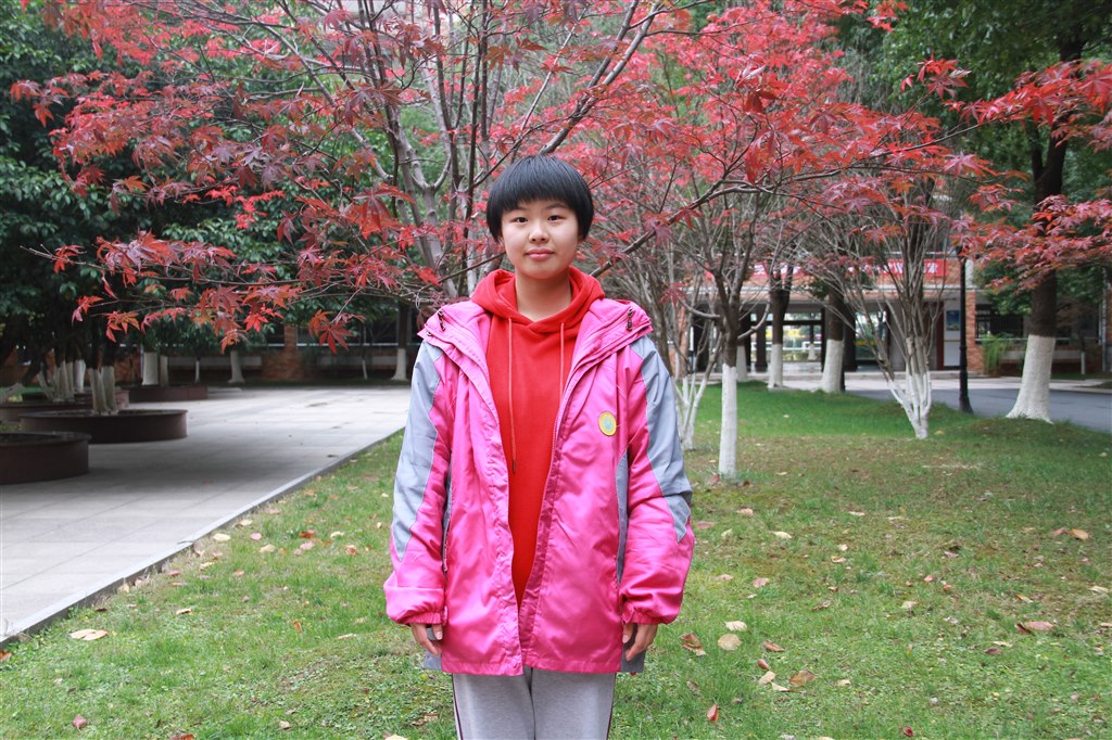 二8黄怡雯.JPG