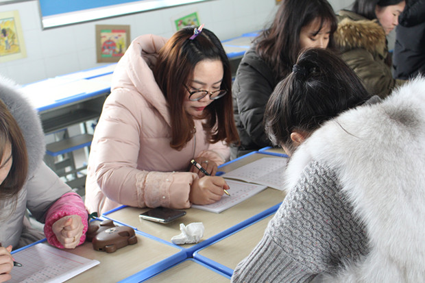 2.营员们认真习字_副本.jpg