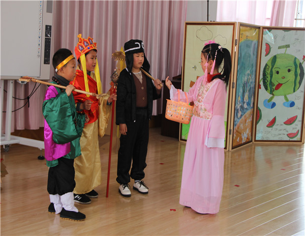 2019.3.8 龙幼探春季：缤纷卡通，炫彩童年5.jpg