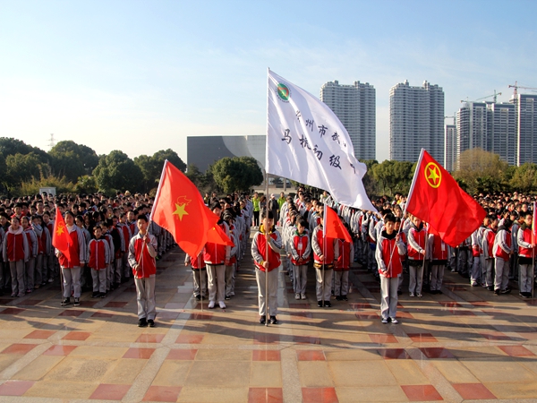 马杭初中开展缅怀先烈清明节祭扫活动1.JPG