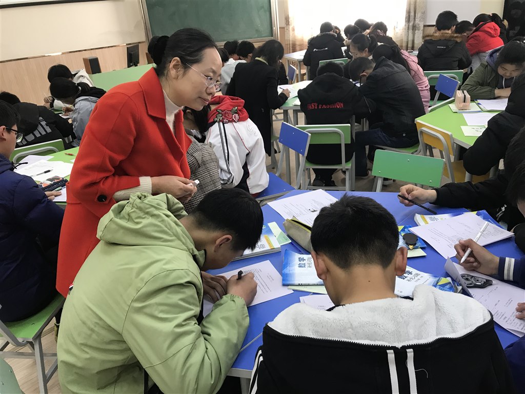 俞上课.jpg