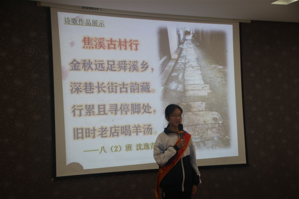 图片七：小诗人诵读古诗词1.JPG