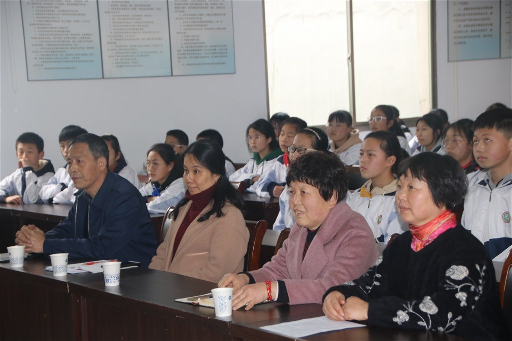 图片一（2）的领导.JPG