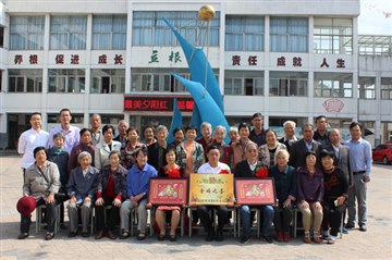 林南小学开展退休教师重阳节庆…