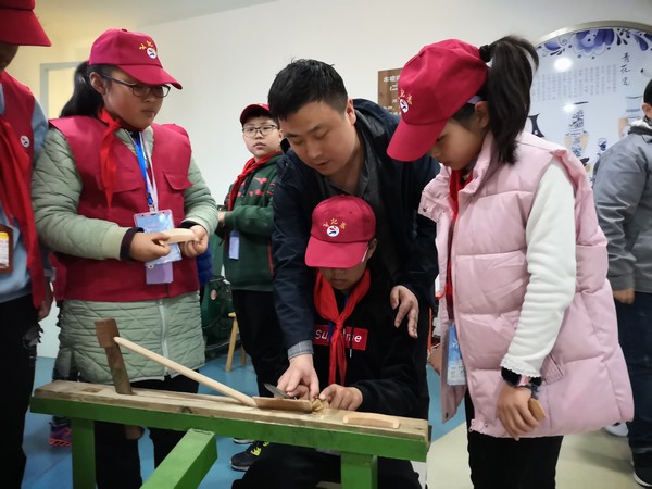 洛小小记者参加梳篦制作公益体验活动 (40).jpg