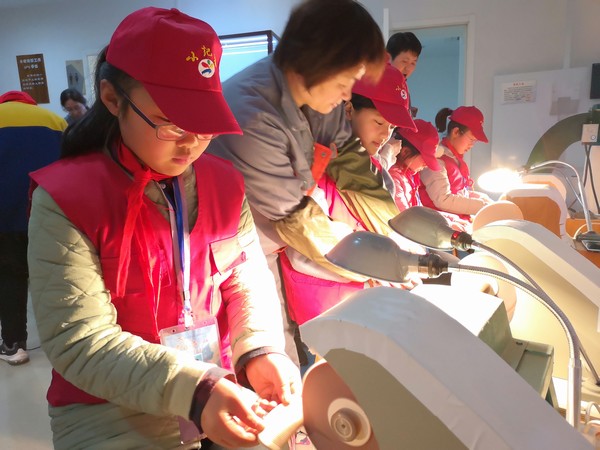 洛小小记者参加梳篦制作公益体验活动 (39).jpg