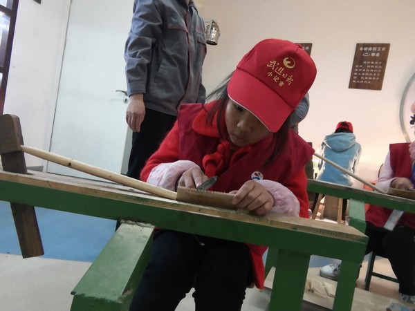 洛小小记者参加梳篦制作公益体验活动 (31).jpg