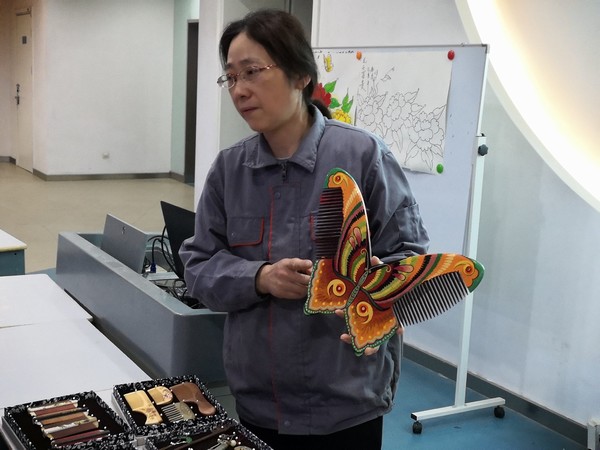 洛小小记者参加梳篦制作公益体验活动 (18).jpg