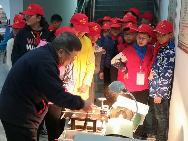 洛小小记者参加梳篦制作公益体验活动 (27).jpg