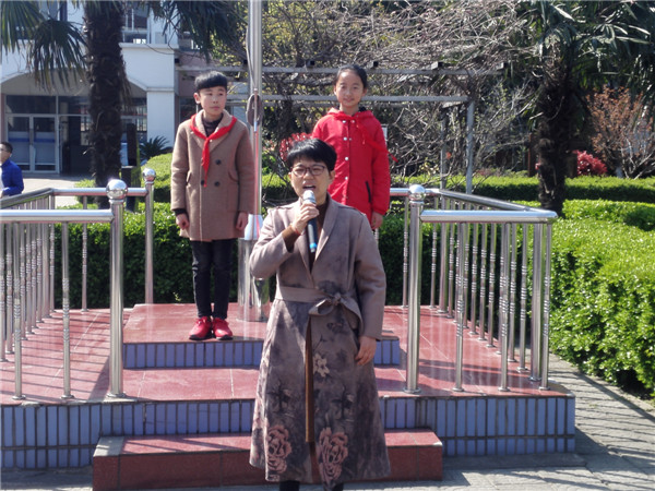 讲话.jpg