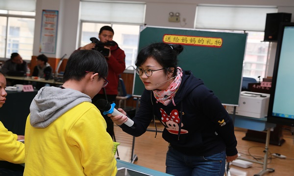 黄敏.JPG