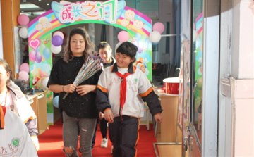 林小举行“聆听花开声音”十岁…