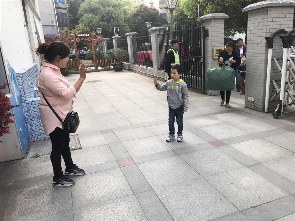 家长护卫队1.jpg
