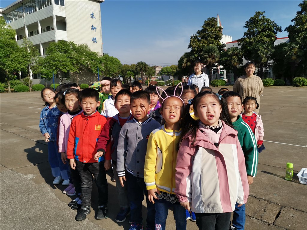 参观国旗IMG_20190415_080822.jpg