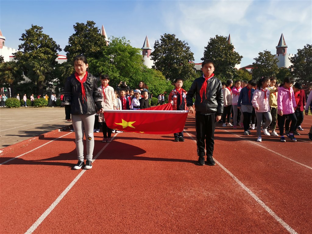参观国旗IMG_20190415_080504.jpg