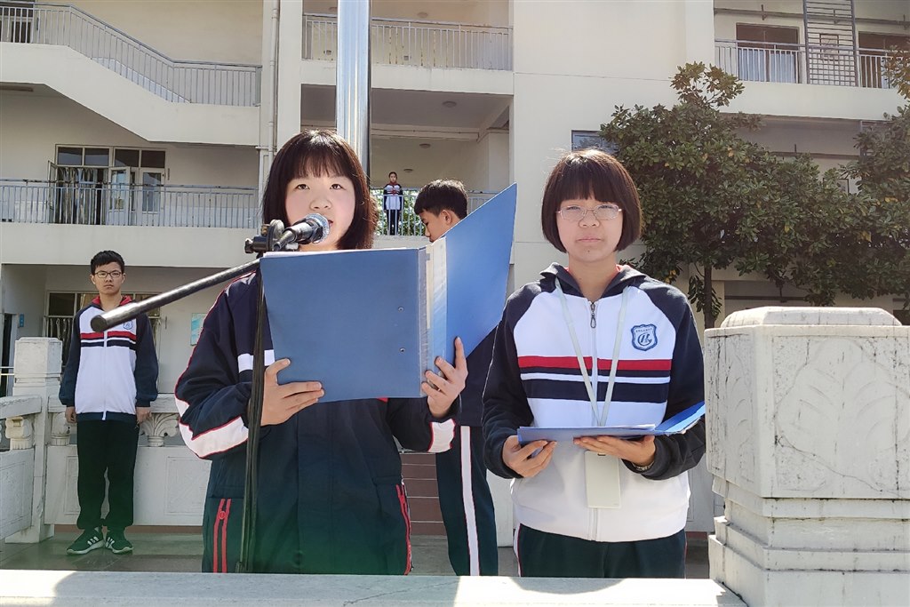 国旗下讲话.jpg