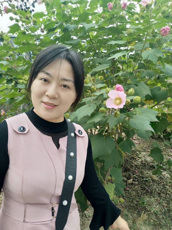 贾婷婷.jpg