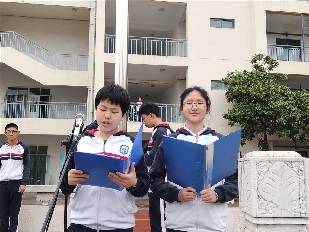 国旗下讲话.jpg