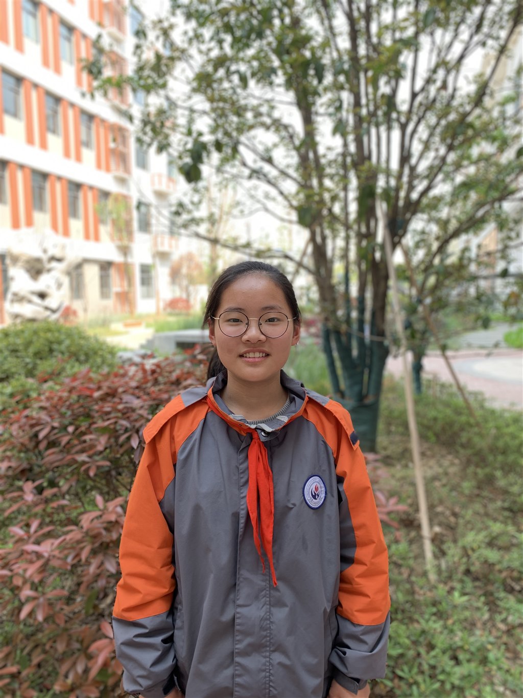 李思彤 我学习成绩优异，与同学相处融洽，课代表工作尽职尽责。交付给我的任务，我一定会努力做到最好！.jpg
