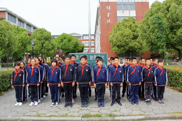 潘家小学“尊法学法守法用法,法律伴我健康成长”青少年法治宣传教育周启动仪式.JPG 潘家小学“尊法学法守法用法,法律伴我健康成长”青少年法治宣传教育周启动仪式.JPG
