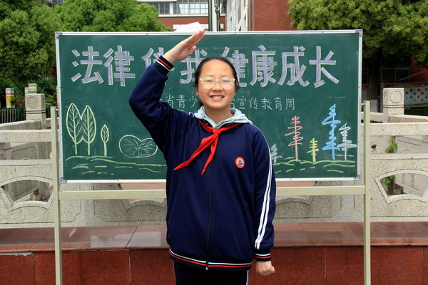 潘家小学“尊法学法守法用法,法律伴我健康成长”青少年法治宣传教育周启动仪式1.JPG 潘家小学“尊法学法守法用法,法律伴我健康成长”青少年法治宣传教育周启动仪式1.JPG