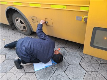 林南小学校车安全检查