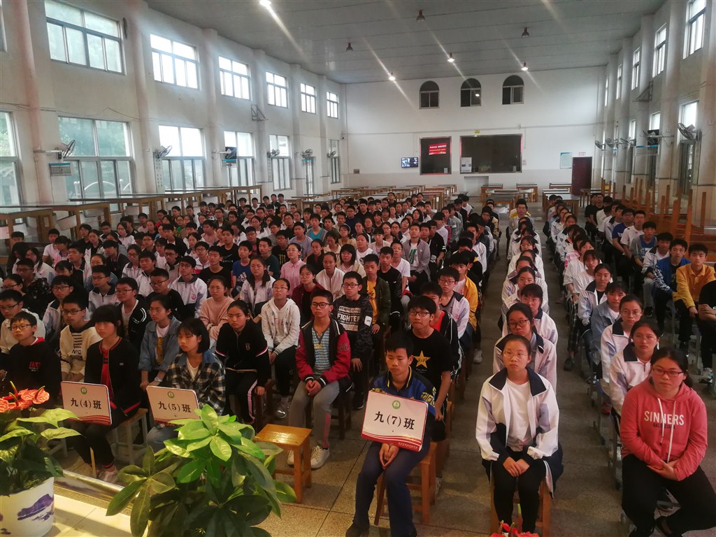 全体学生.jpg