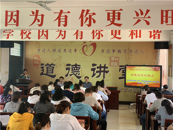 王小燕宣讲王海峰的故事2.jpg