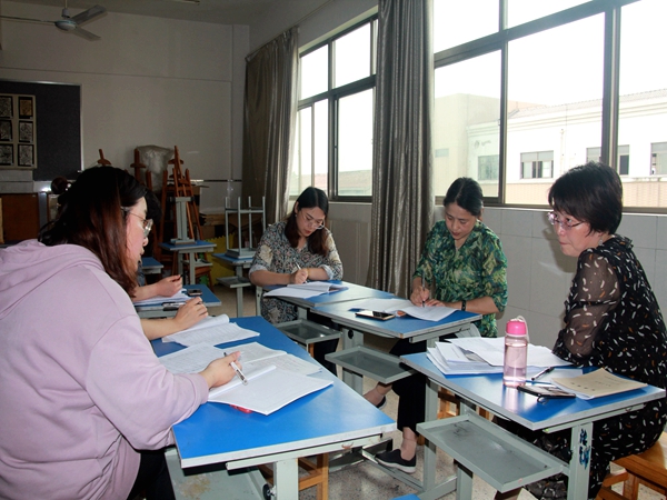 教师发展中心赴马杭初中开展初三教学工作调研4.jpg 教师发展中心赴马杭初中开展初三教学工作调研4.jpg