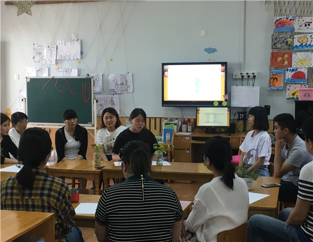 2019.5.21 龙幼家长工作之四：相约家长会 静待花开时5.jpg